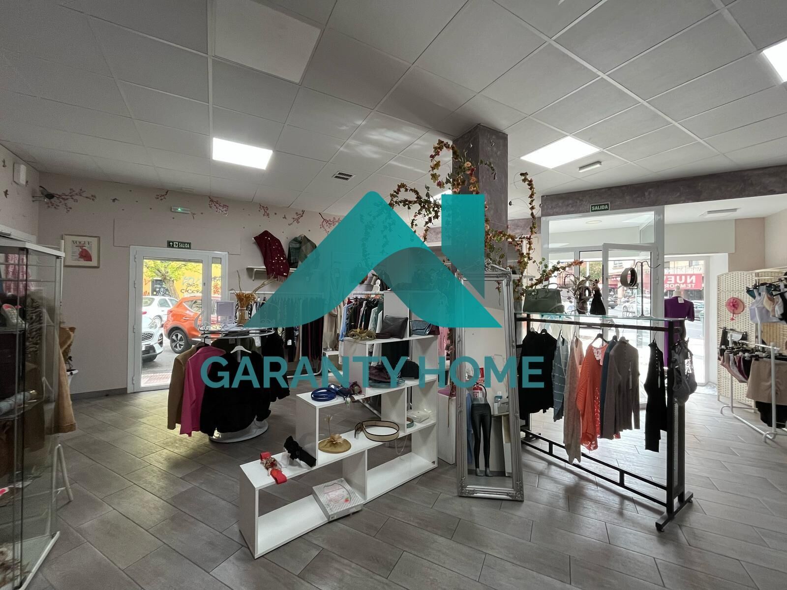 Retail in Cáceres, Cáceres to rent Interior Photo- Image 1 of 7