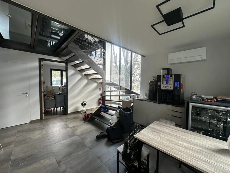 Industrial in Seyssinet-Pariset for sale - Interior Photo - Image 3 of 5