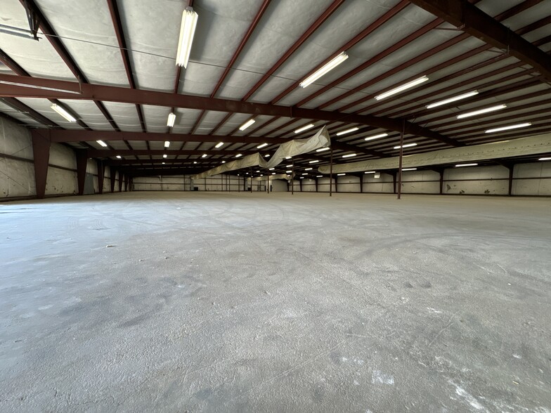 1014 Industrial Park Dr, Clinton, MS for rent - Building Photo - Image 3 of 5