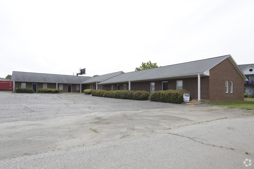 909 Wesley Ct, Boiling Springs, SC for sale - Primary Photo - Image 1 of 1