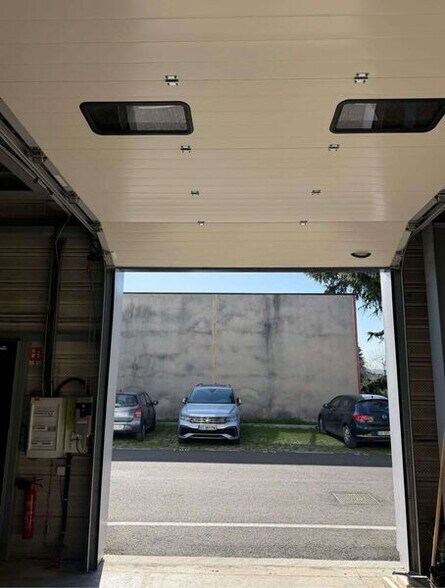 Light Industrial in Neuilly-Plaisance to rent - Building Photo - Image 3 of 14