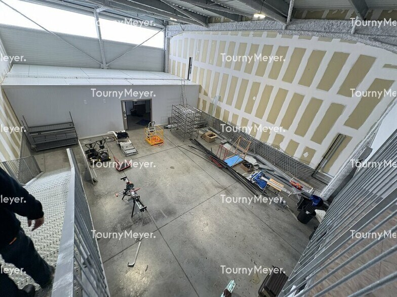 Light Industrial in Escalquens to rent - Interior Photo - Image 2 of 12
