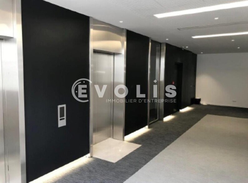 Office in Montigny-le-Bretonneux to rent - Building Photo - Image 3 of 6
