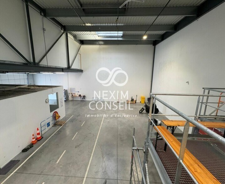 Industrial in Villeneuve-la-Garenne to rent - Interior Photo - Image 3 of 8