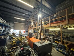 926 Kohou St, Honolulu, HI to rent Interior Photo- Image 2 of 4