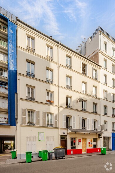 Retail in Paris to rent - Primary Photo - Image 1 of 1