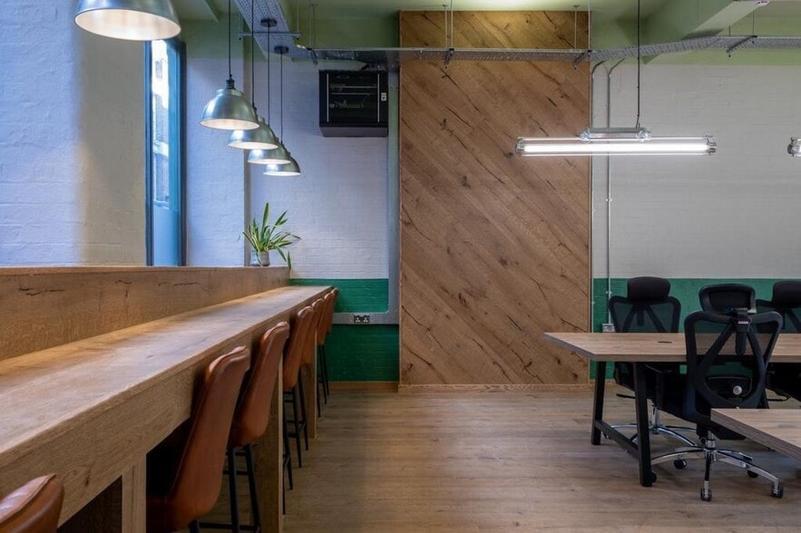 2-20 Scrutton St, London to rent - Interior Photo - Image 2 of 37