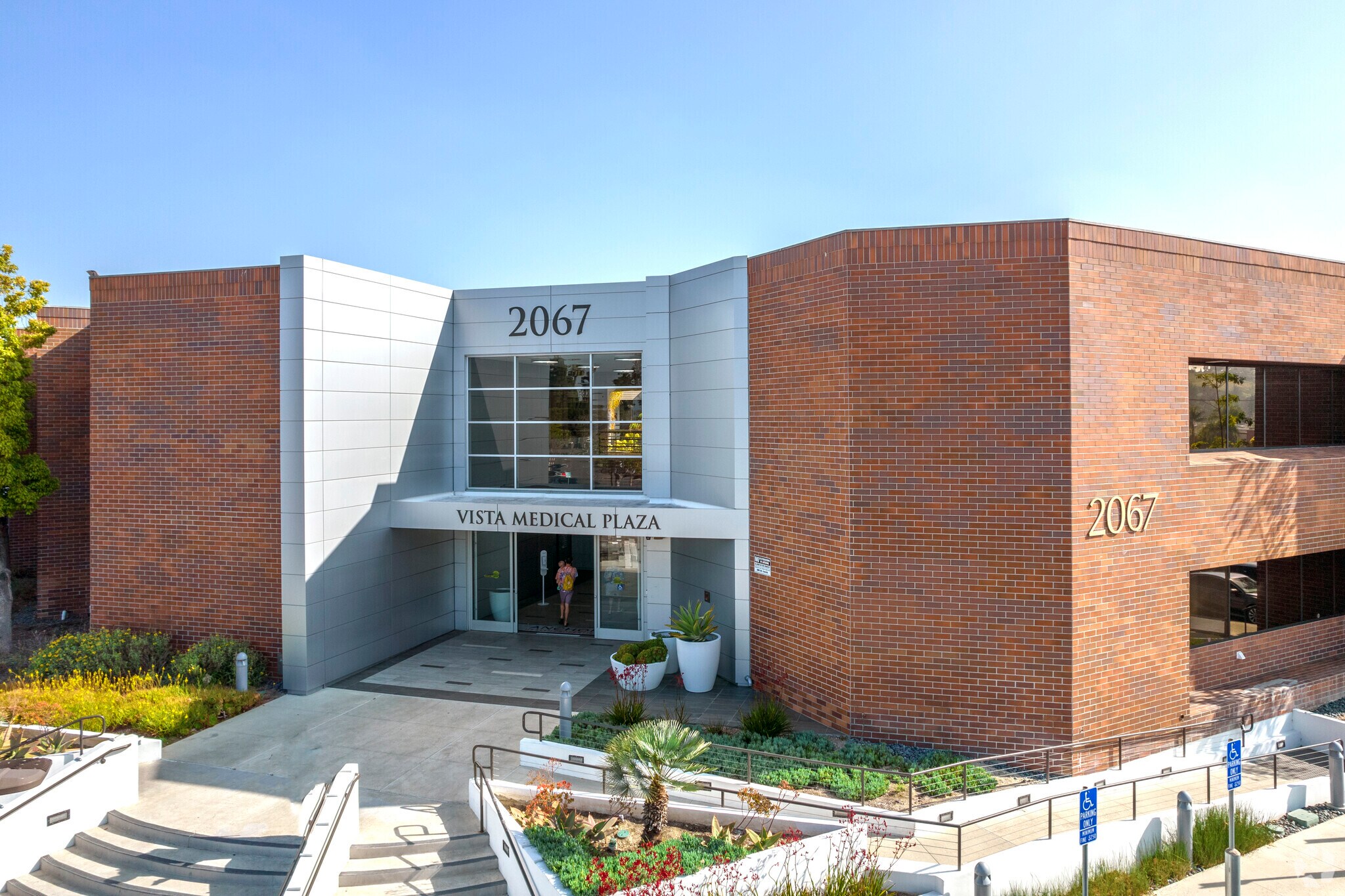 2067 W Vista Way, Vista, CA to rent Primary Photo- Image 1 of 11