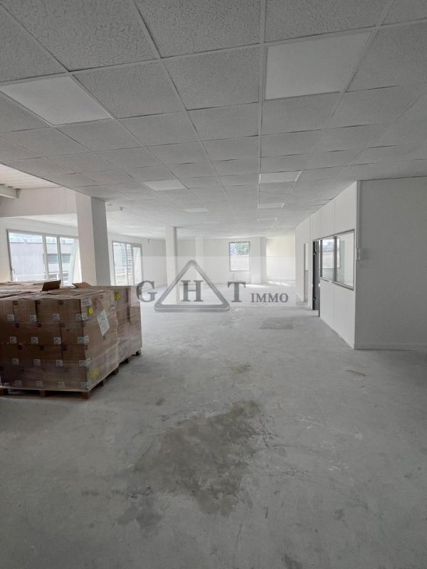 Office in Saint-Ouen-sur-Seine to rent Building Photo- Image 1 of 9