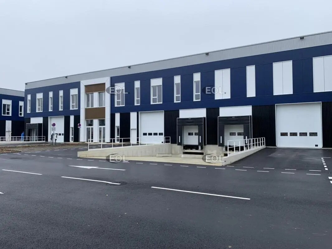 Light Industrial in Moissy-Cramayel to rent Building Photo- Image 1 of 10