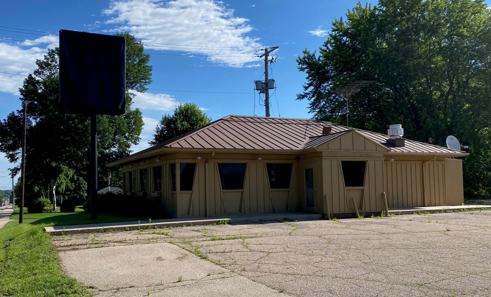 305 S Main St, Clintonville, WI for rent - Building Photo - Image 1 of 3