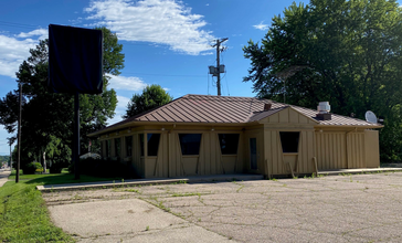 305 S Main St, Clintonville, WI for rent Building Photo- Image 1 of 4