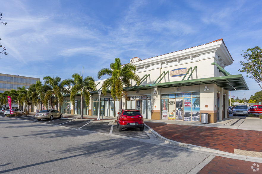 2023 Altamont Ave, Fort Myers, FL for sale - Primary Photo - Image 1 of 1