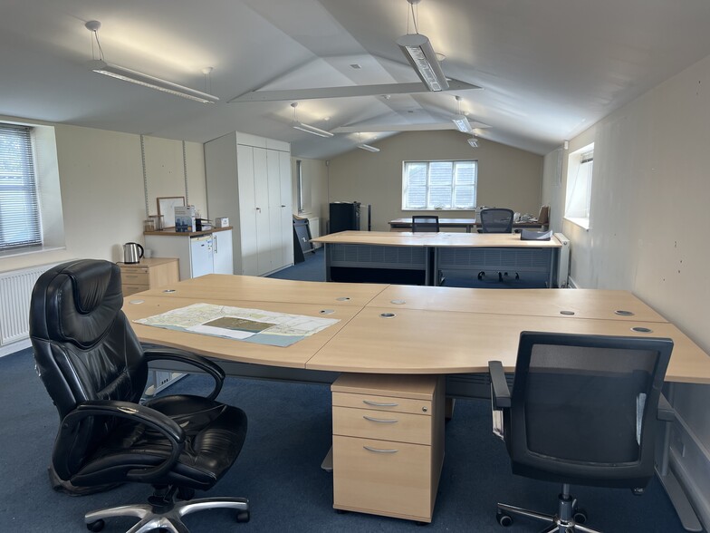 Office in Unit 4 High Cross Farm, Henfield Road, Albourne Road, Hurstpierpoint to rent - Building Photo - Image 2 of 12