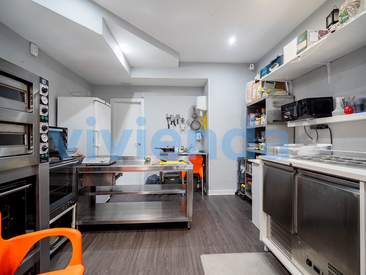 Madrid, MAD 28006 - Unit 01 - - Interior Photo - Image 2 of 3
