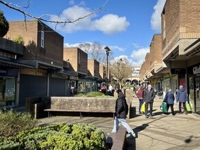 Somerset Sq, Nailsea to rent Building Photo- Image 2 of 2