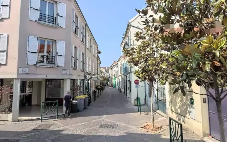 Retail in Rueil-Malmaison to rent Building Photo- Image 1 of 3