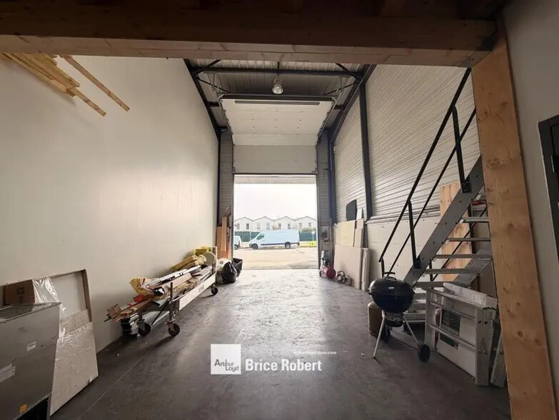 Light Industrial in Saint-Priest to rent - Building Photo - Image 3 of 6