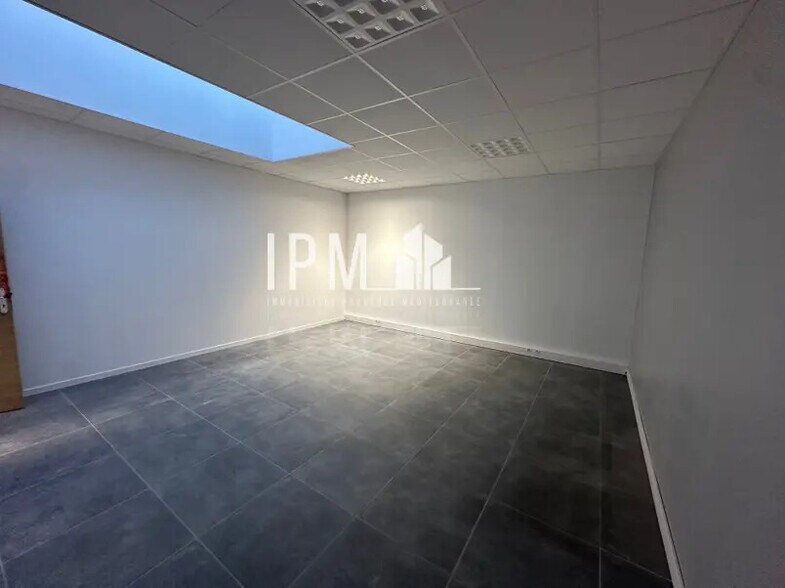 Retail in Roquevaire to rent - Building Photo - Image 3 of 5