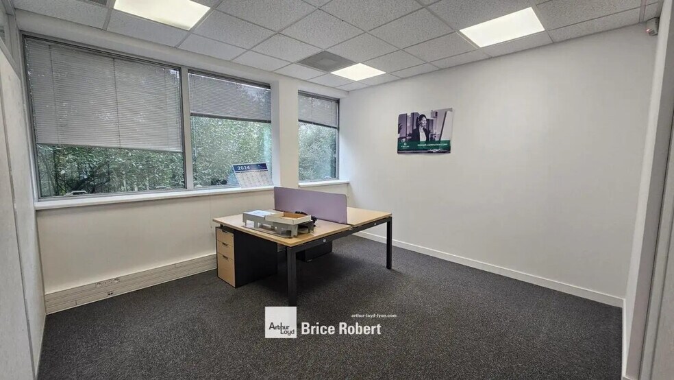 9 Allée Irène Joliot Curie, Saint-Priest to rent - Interior Photo - Image 3 of 9