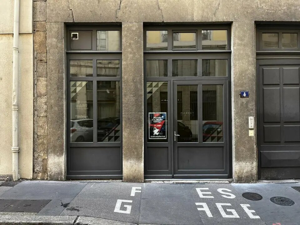 Retail in Lyon to rent Building Photo- Image 1 of 5