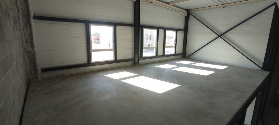 Light Industrial in Tignieu-Jameyzieu for sale - Interior Photo - Image 2 of 5