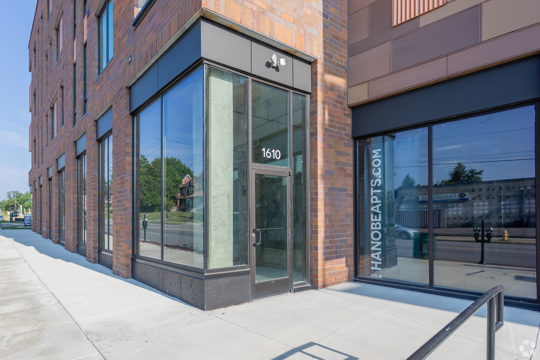 6211 W Hamilton Ave, Cincinnati, OH to rent Building Photo- Image 1 of 5