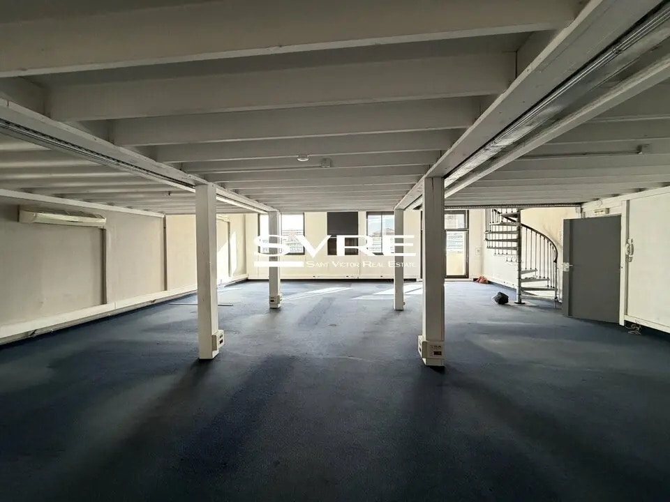 Retail in Marseille to rent Interior Photo- Image 1 of 9