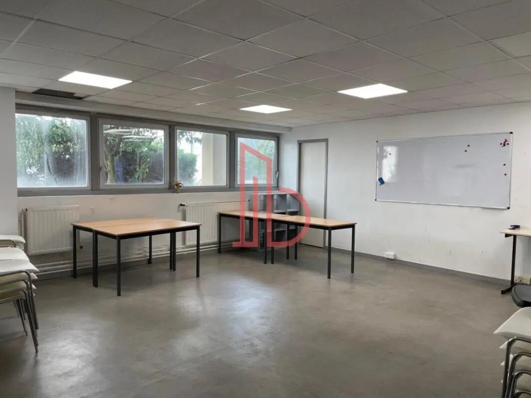 Office in Bordeaux to rent Interior Photo- Image 1 of 10