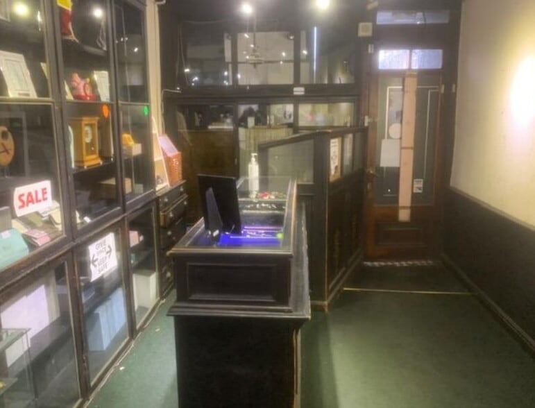 2 Saturday Market, Beverley to rent - Interior Photo - Image 2 of 6