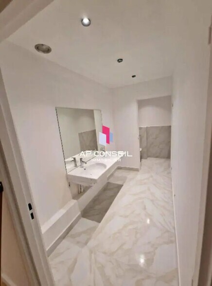 Office in Viroflay to rent - Interior Photo - Image 3 of 4