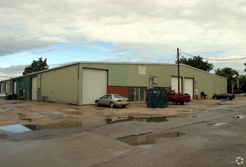 440-460 N Rockwell Ave, Oklahoma City, OK for rent - Building Photo - Image 3 of 5