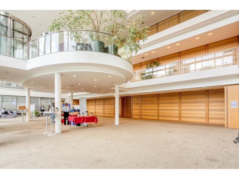 229 Rue De La Belle Etoile, Roissy-en-France to rent - Lobby - Image 3 of 12