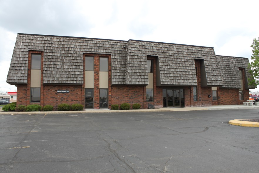 7820 N University St, Peoria, IL for rent - Building Photo - Image 2 of 12