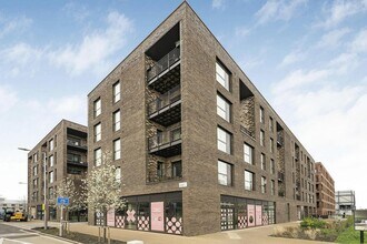 19 Waterden Rd, London to rent Building Photo- Image 2 of 10