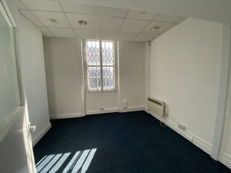 39-39A Broadway, London to rent - Interior Photo - Image 3 of 4