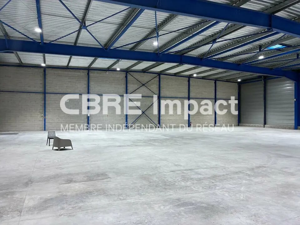Location Local d'activités 1 240 m² - Photo 1