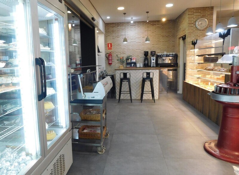 Retail in València, Valencia for sale - Building Photo - Image 2 of 70