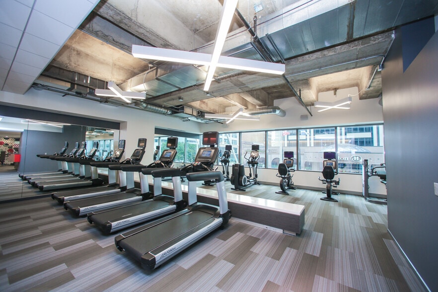 10 W Market St, Indianapolis, IN to rent - Interior Photo - Image 3 of 28