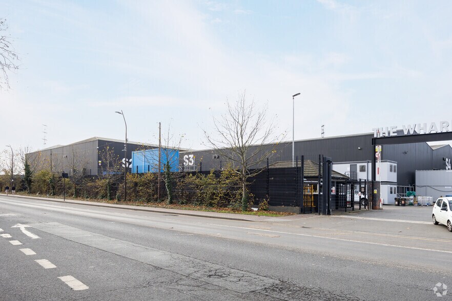 8 River Rd, Barking for sale - Primary Photo - Image 1 of 1