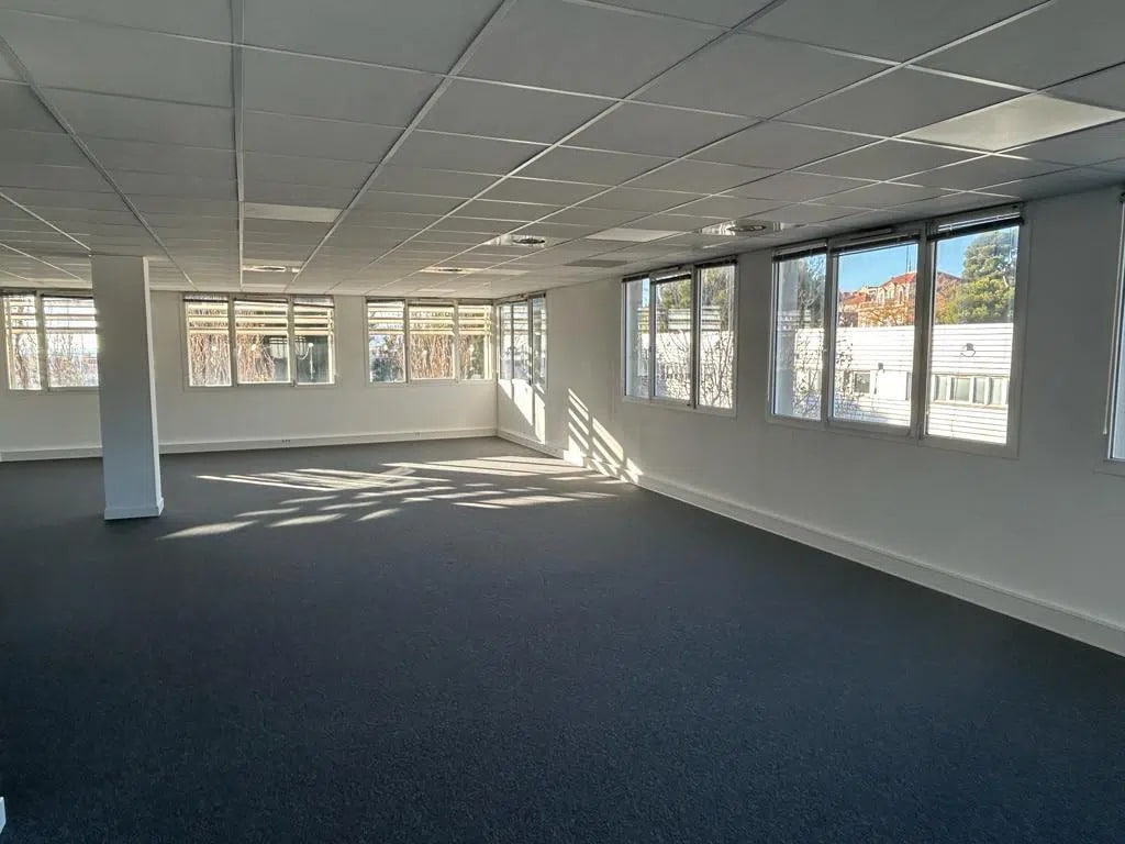 Office in Marseille to rent Building Photo- Image 1 of 4