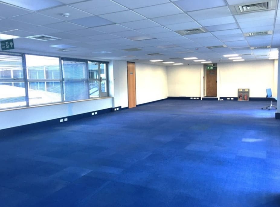 55 Station Rd, Beaconsfield to rent Interior Photo- Image 1 of 2