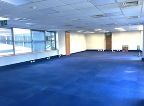 55 Station Rd, Beaconsfield to rent Interior Photo- Image 1 of 2