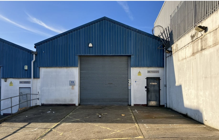 15 Gardner Industrial Estate, Beckenham to rent - Primary Photo - Image 1 of 1