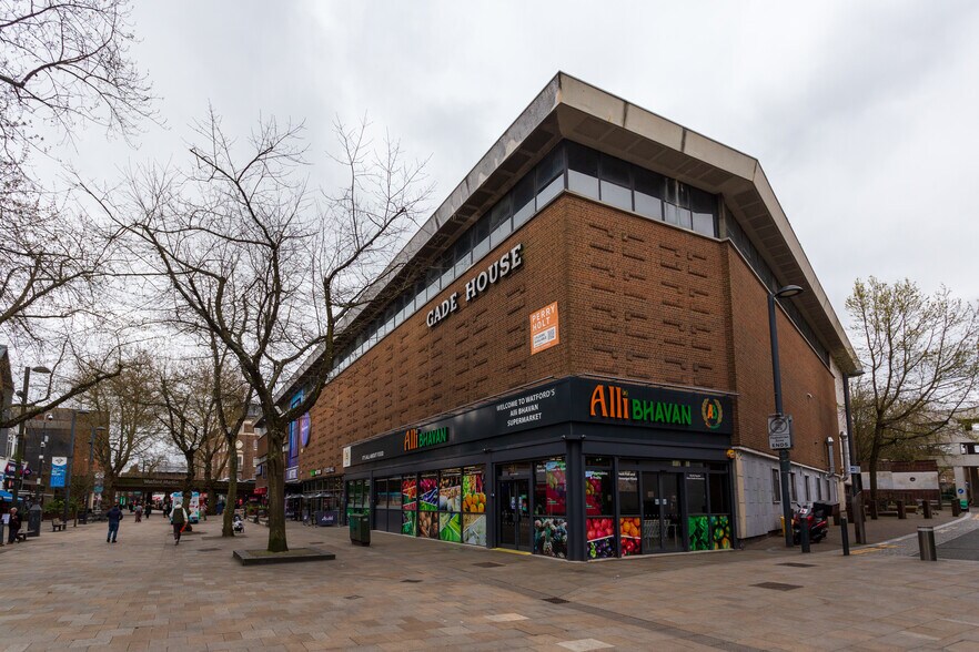 38-46 High St, Watford for sale - Primary Photo - Image 1 of 3