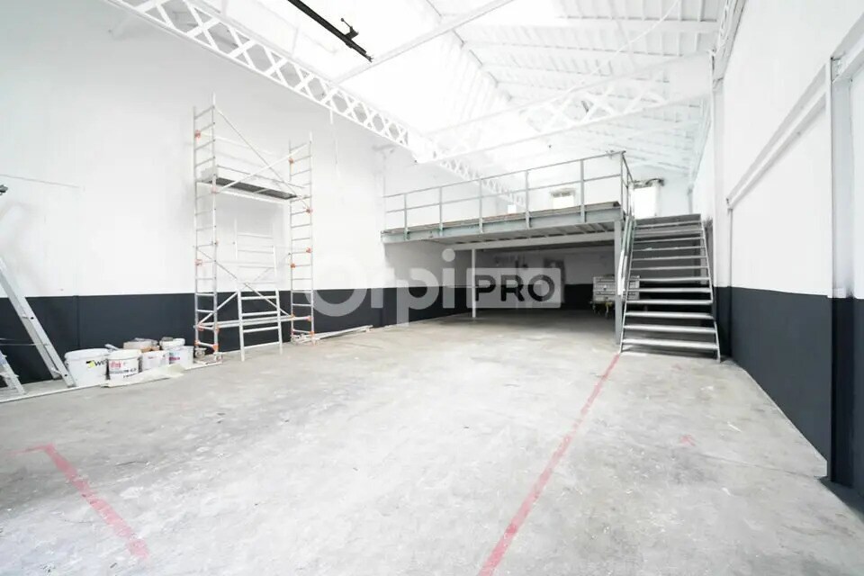 Office in Vénissieux to rent Building Photo- Image 1 of 16