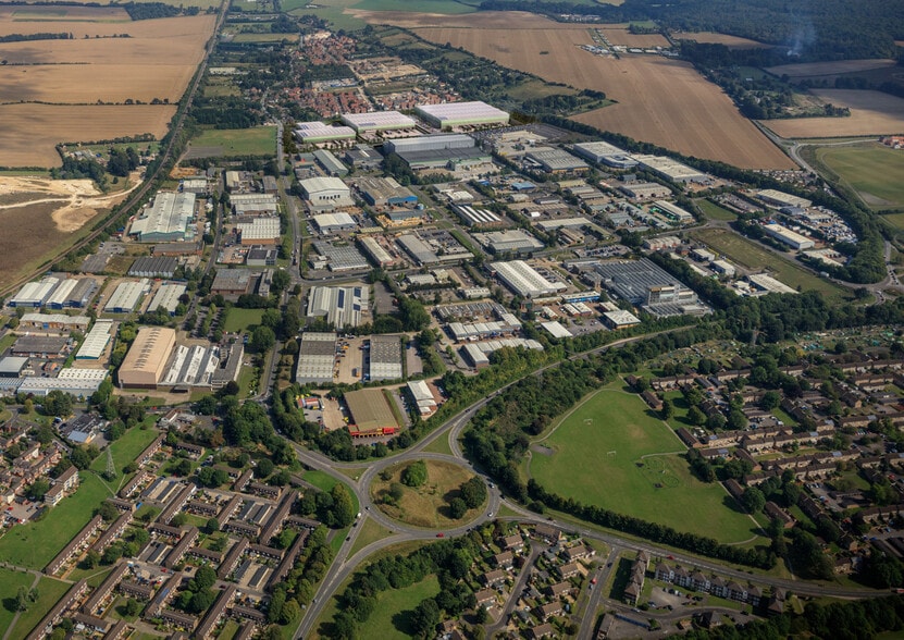 Walworth Rd, Andover to rent - Aerial - Image 3 of 8