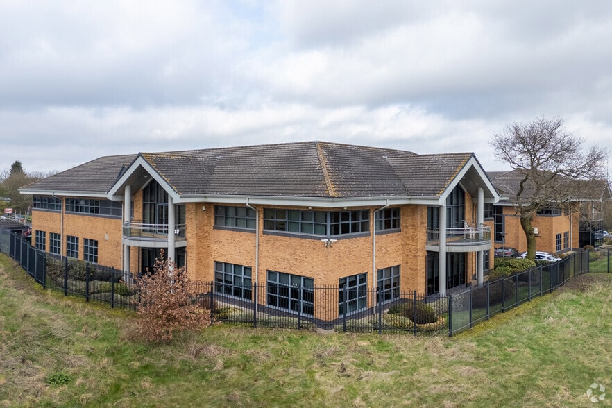 Sandy Way, Tamworth to rent - Primary Photo - Image 1 of 2