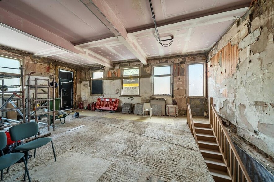 299 Manchester Rd, London to rent - Building Photo - Image 2 of 17