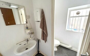 75-77 Lee Ln, Bolton to rent Interior Photo- Image 2 of 8